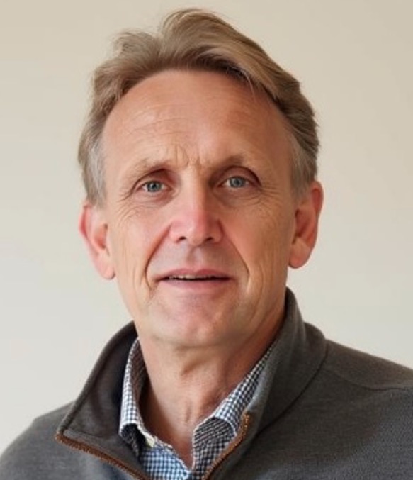 Headshot Soeren Striepe